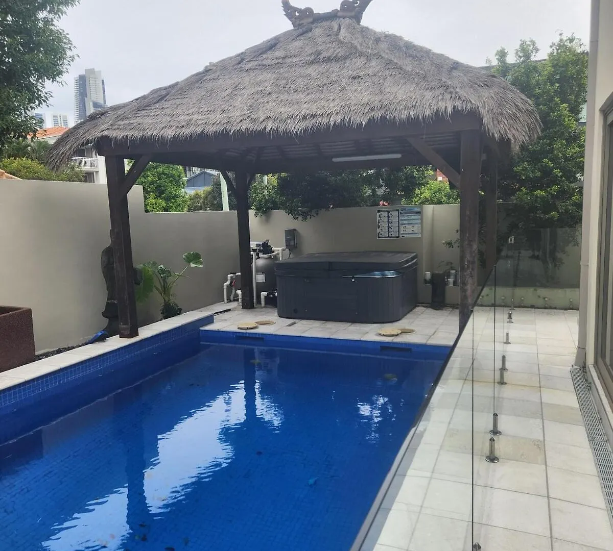 Chevron Island Holiday Home Surfers Paradise Gold Coast